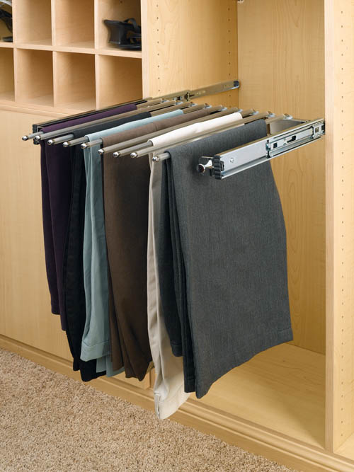 Как правильно хранить брюки в шкафу